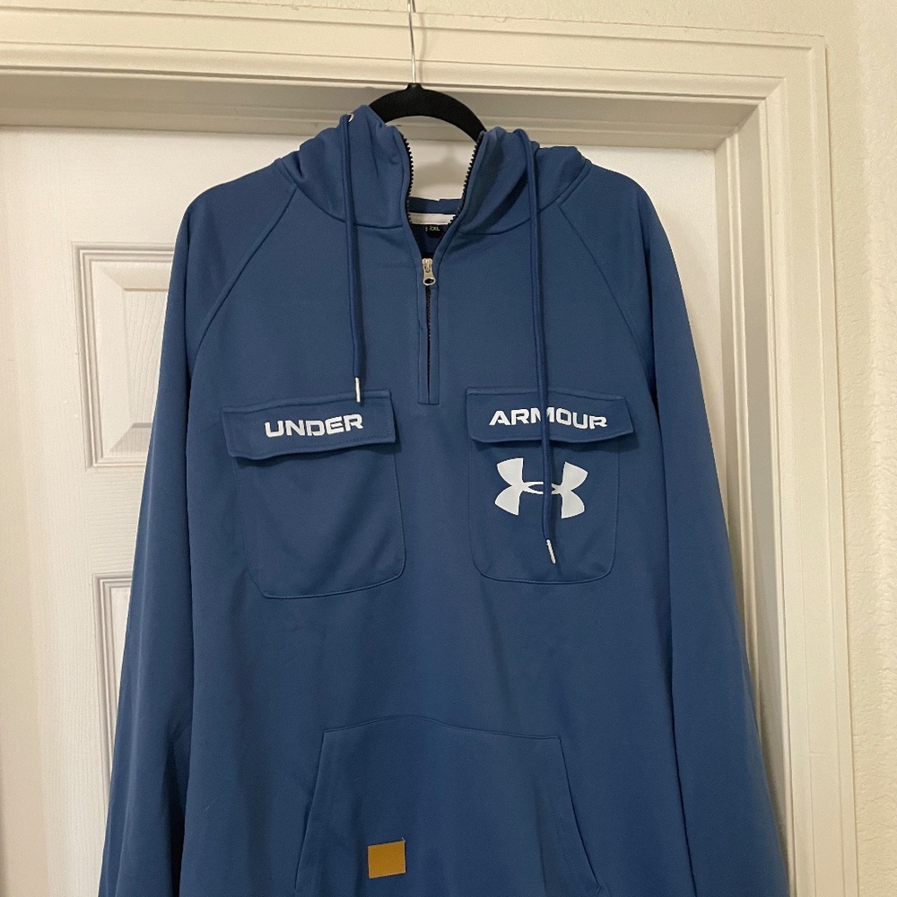 Men’s XXL Under Armour like sweatshirt hoodie lightweight and super cool NWOT